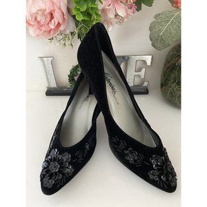 Vintage Ladies 8 Velvet Sequins Black Heels‎ By Notorious Brand For Bakers Leeds